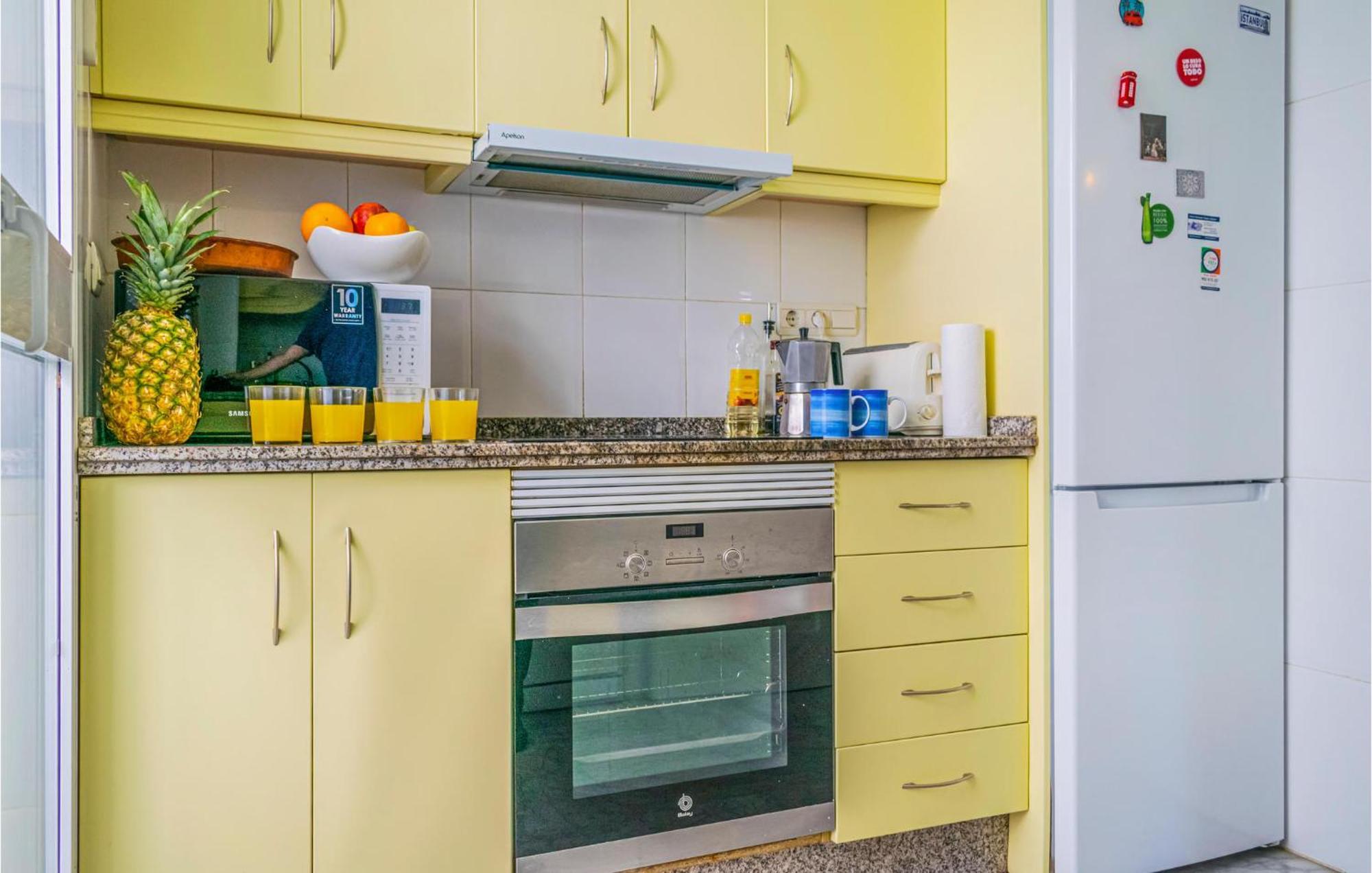 Lovely Apartment In Marbella With Kitchenette Exterior photo